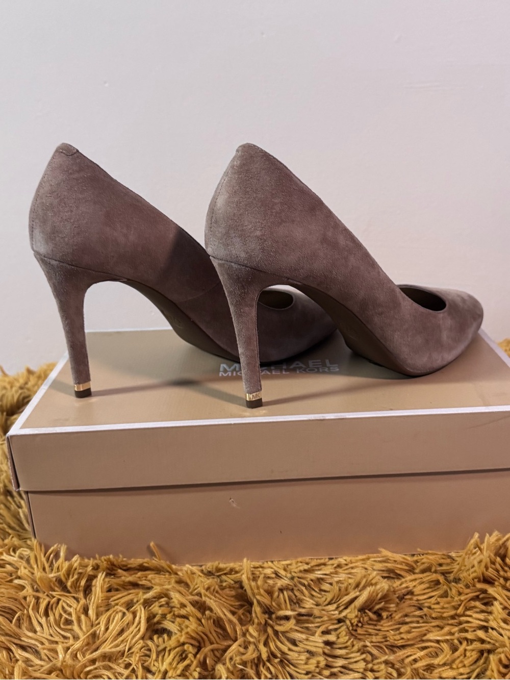 Michael Kors Taupe Suede Stiletto Pumps Pointed Toe Heels Size 10M - Picture 2 of 7